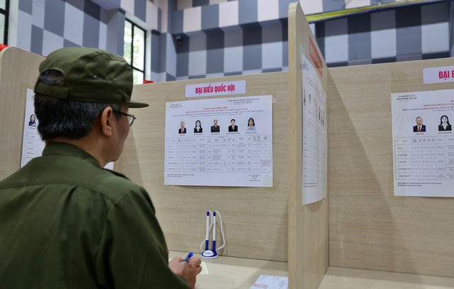 Phường có hơn 6 vạn cử tri vận hành thử quy trình bỏ phiếu bầu cử- Ảnh 9. Phường có hơn 6 vạn cử tri vận hành thử quy trình bỏ phiếu bầu cử- Ảnh 9.