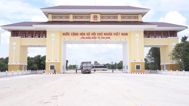 Tây Ninh đang nghiên cứu làm đường 4 làn xe nối cửa khẩu với cao tốc - Ảnh 1.