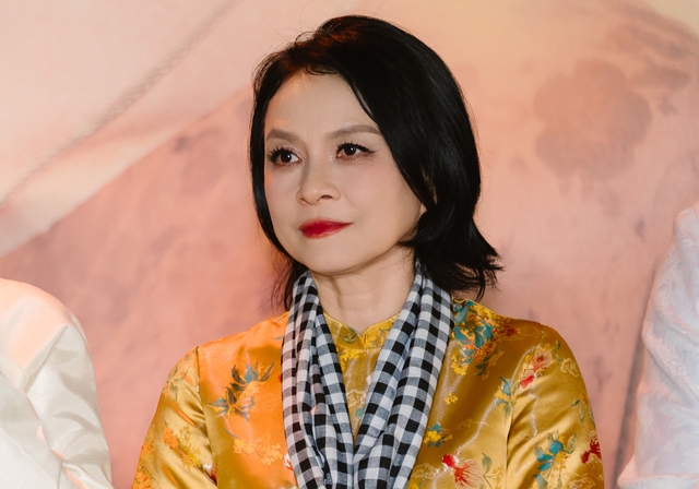 'Cô gái xấu xí' Ngọc Hiệp tiết lộ cuộc hội ngộ 'nữ hoàng ảnh lịch' Diễm Hương - Ảnh 1.