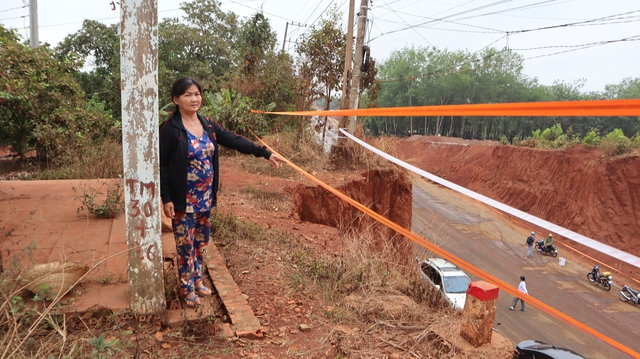 Vụ nh&agrave; d&acirc;n ch&ecirc;nh v&ecirc;nh b&ecirc;n m&eacute;p vực s&acirc;u tại Đồng Nai Cần xin lỗi người d&acirc;n - Ảnh 3.