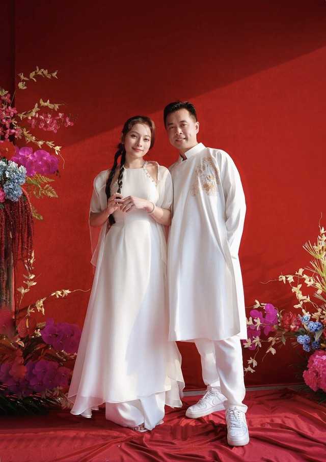 Nam nhạc sĩ từng th&iacute;ch tự do, nay sống vi&ecirc;n m&atilde;n b&ecirc;n vợ k&eacute;m 13 tuổi- Ảnh 2.