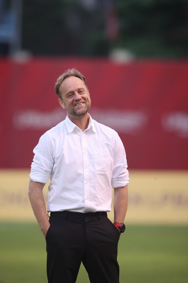 HLV Vũ Tiến Thành chê ‘tơi tả’ cầu thủ Ninh Bình, HLV Polking bất ngờ khiêm tốn đến khó tin- Ảnh 3.