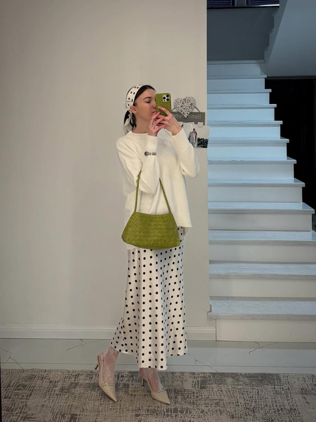 Bí quyết diện họa tiết chấm bi sang mà không sến- Ảnh 4.