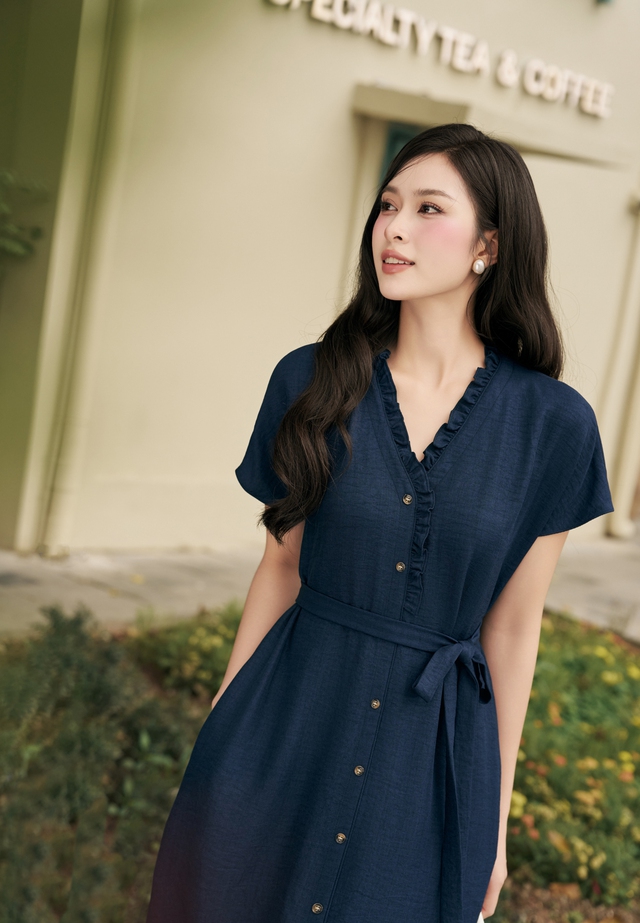 Quyến rũ, thu hút từ văn phòng đến đường phố cùng trang phục cổ chữ V- Ảnh 7.