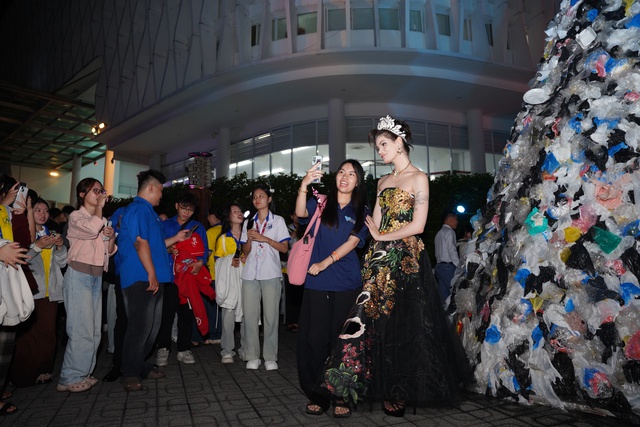 Người trẻ rủ nhau đi xem rác… biến hình- Ảnh 3. Người trẻ rủ nhau đi xem rác… biến hình- Ảnh 3.