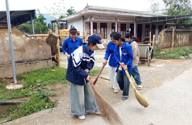 Đưa thông tin bầu cử về với bản làng vùng cao Lai Châu- Ảnh 2. Đưa thông tin bầu cử về với bản làng vùng cao Lai Châu - Ảnh 2.