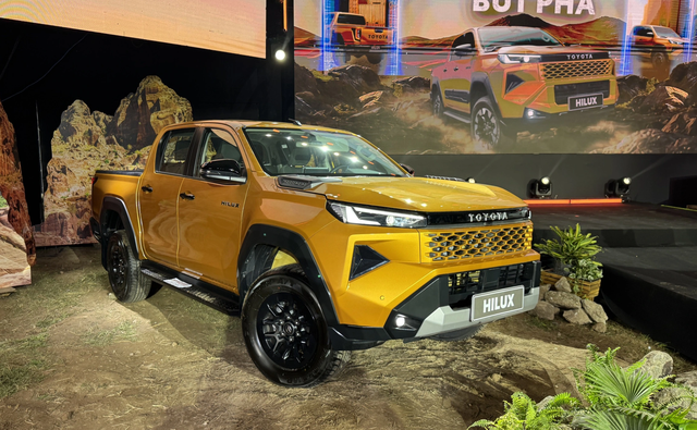 Triệu hồi hơn 2.600 xe bán tải Toyota Hilux đời mới tại Việt Nam - Ảnh 1.