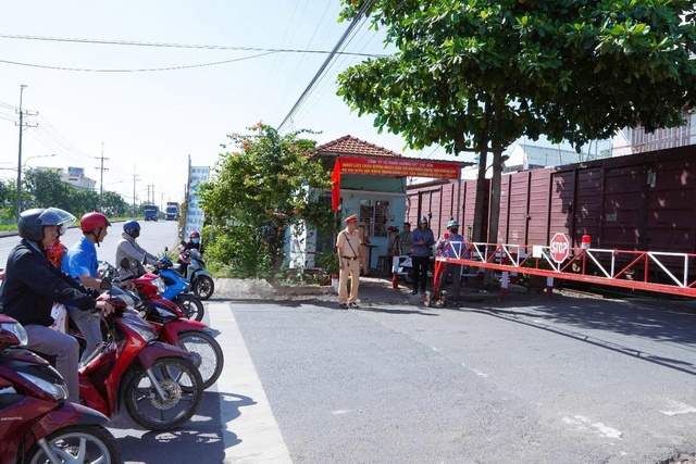 Cố vượt rào chắn khi có tín hiệu tàu hỏa bị phạt tới 22 triệu đồng - Ảnh 1. Cố vượt rào chắn khi có tín hiệu tàu hỏa bị phạt tới 22 triệu đồng - Ảnh 1.