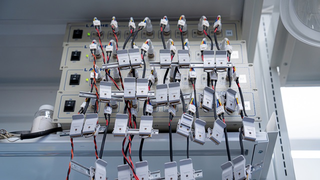 Nghiên cứu mới hé lộ vì sao pin lithium-ion có thể hỏng đột ngột - Ảnh 1.