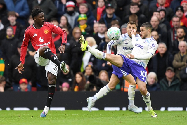 VAR gây tranh cãi, M.U đánh bại Aston Villa trận 'đại chiến' tốp 3- Ảnh 1. VAR gây tranh cãi, M.U đánh bại Aston Villa trận 'đại chiến' tốp 3- Ảnh 1.