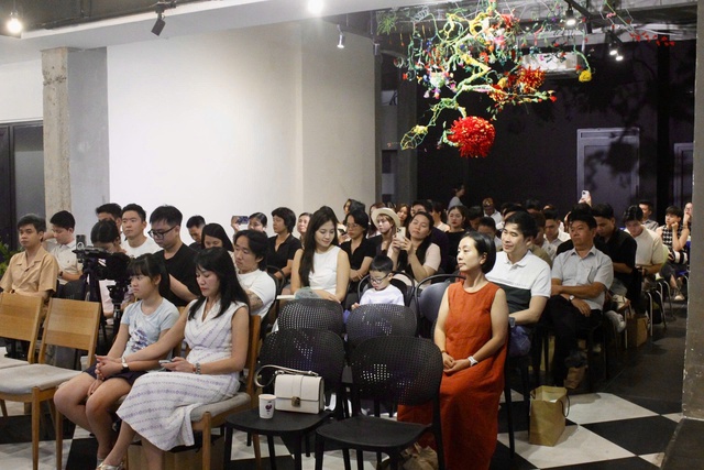 &ldquo;Để con được ốm&rdquo; sau 10 năm: Cha mẹ c&oacute; n&ecirc;n hỏi AI khi con bệnh?  - Ảnh 2.