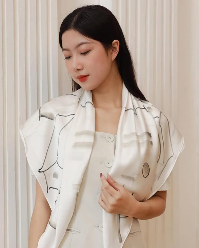 Khăn lụa họa tiết biến tấu đầy sức hút cho các quý cô- Ảnh 5.