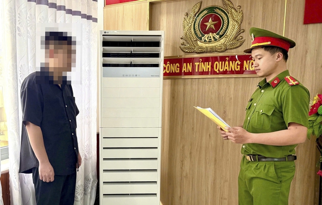 C&ocirc;ng an tỉnh Quảng Ng&atilde;i bắt gi&aacute;m đốc lừa đảo k&ecirc;u gọi đầu tư cổ phiếu- Ảnh 1.