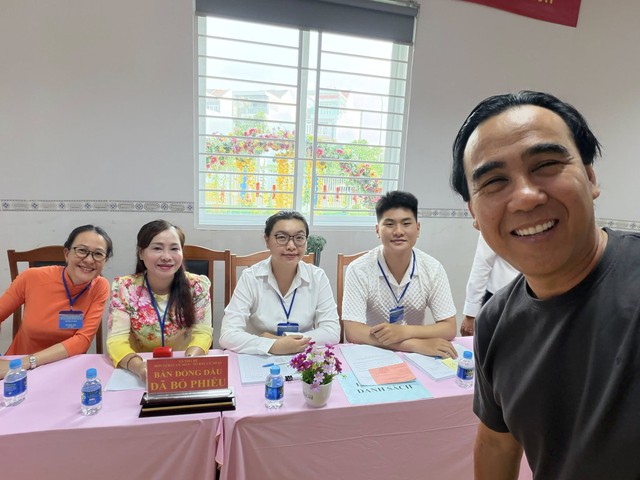 Quyền Linh, Phương Mỹ Chi… cùng dàn sao Việt háo hức đi bầu cử- Ảnh 1. Quyền Linh, Phương Mỹ Chi… cùng dàn sao Việt háo hức đi bầu cử- Ảnh 1.