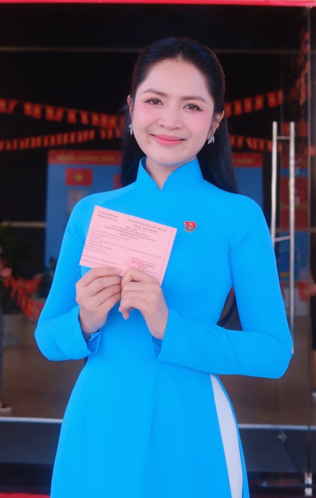 Quyền Linh, Phương Mỹ Chi… cùng dàn sao Việt háo hức đi bầu cử- Ảnh 12. Quyền Linh, Phương Mỹ Chi… cùng dàn sao Việt háo hức đi bầu cử- Ảnh 12.