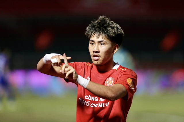  Khoa Ngô tỏa sáng, HLV Trần Tiến Đại ra mắt... buồn- Ảnh 4.