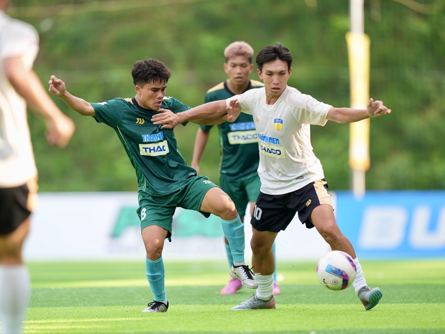Trường ĐH Quy Nhơn vs Trường ĐH Công nghệ TP.HCM: Lách khe cửa hẹp! - Ảnh 1. Trường ĐH Quy Nhơn 0-0 Trường ĐH Công nghệ TP.HCM: Lách khe cửa hẹp! - Ảnh 1.