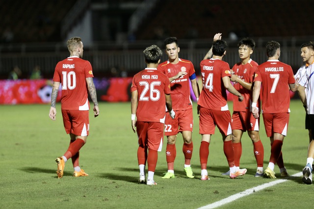 Tân HLV Trần Tiến Đại chấp nhận thua nhưng không đổ lỗi, HLV Huỳnh Đức tiết lộ 'sốc' về Tiến Linh- Ảnh 1. Tân HLV Trần Tiến Đại chấp nhận thua nhưng không đổ lỗi, HLV Huỳnh Đức tiết lộ 'sốc' về Tiến Linh- Ảnh 1.