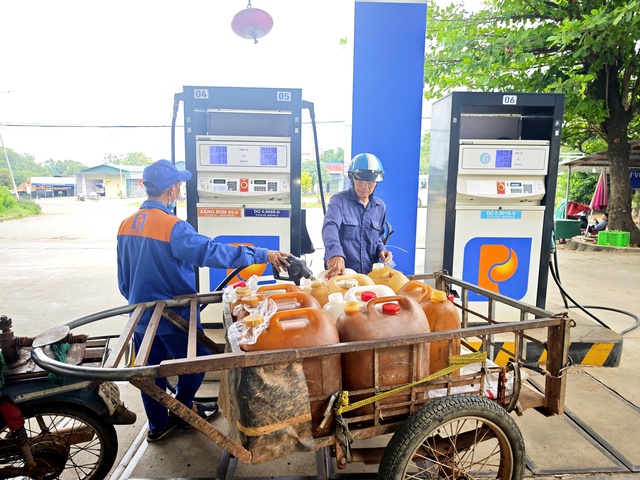 Gi&aacute; xăng dầu h&ocirc;m nay 25.3.2026: Tăng mạnh, dầu diesel trong nước vượt mốc 40.000 đồng/l&iacute;t- Ảnh 1.