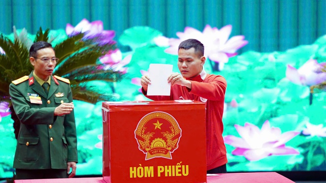 Khuất Văn Khang cùng Thể Công Viettel tham gia bầu cử, Công Phương háo hức lần đầu bỏ phiếu- Ảnh 5. Khuất Văn Khang cùng Thể Công Viettel tham gia bầu cử, Công Phương háo hức lần đầu bỏ phiếu- Ảnh 5.