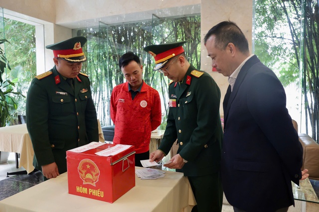 Khuất Văn Khang cùng Thể Công Viettel tham gia bầu cử, Công Phương háo hức lần đầu bỏ phiếu- Ảnh 8. Khuất Văn Khang cùng Thể Công Viettel tham gia bầu cử, Công Phương háo hức lần đầu bỏ phiếu- Ảnh 8.