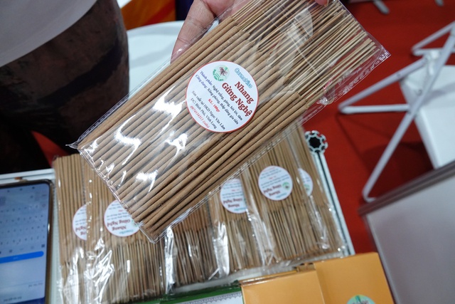 Khởi nghiệp từ nghệ trắng: Cô gái Khmer tạo dấu ấn với nhang sạch 2023 - Ảnh 2. Khởi nghiệp từ nghệ trắng: Cô gái Khmer tạo dấu ấn với nhang sạch 2023 - Ảnh 2.