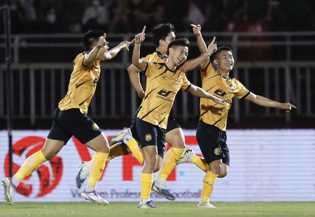 FIFA gỡ toàn bộ án cấm chuyển nhượng sát giờ G, Thanh Hóa bổ sung ngay 7 cầu thủ giỏi- Ảnh 1. FIFA gỡ toàn bộ án cấm chuyển nhượng sát giờ G, Thanh Hóa bổ sung ngay 7 cầu thủ giỏi- Ảnh 1.