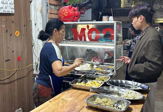 Người trẻ gồng mình chống 'bão giá' - Ảnh 2.