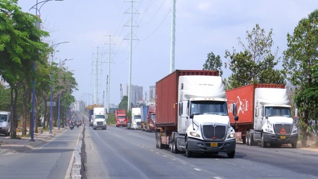 TP.HCM: V&igrave; sao xe m&aacute;y bị cấm rẽ tr&aacute;i, quay đầu tr&ecirc;n đường Đồng Văn Cống? - Ảnh 2.