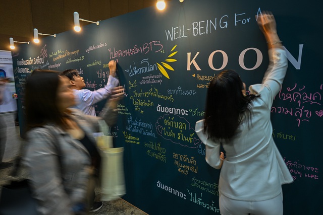 Một lễ hội ở Thái Lan mời khách vào quan tài 'thử chết' - Ảnh 3.