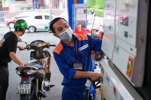 Giá xăng dầu hôm nay 6.4.2026: Dầu thô thế giới giao dịch trên ngưỡng 110 USD/thùng- Ảnh 1.