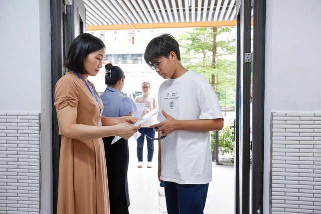 Lưu &yacute; khi chọn nguyện vọng kỳ thi lớp 10 ở H&agrave; Nội - Ảnh 1.