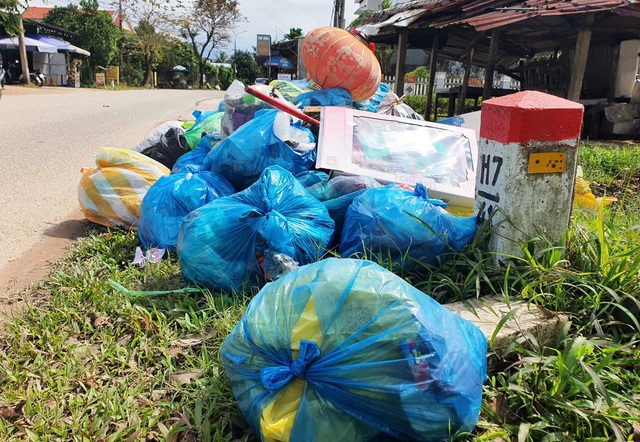 H&agrave;ng ngh&igrave;n tấn r&aacute;c tồn đọng, 4 x&atilde; ở Đ&agrave; Nẵng đồng loạt 'k&ecirc;u cứu'- Ảnh 3.