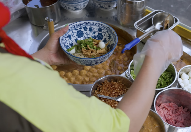 'Th&aacute;nh gỏi đu đủ' Ty Thy nổi tiếng TP.HCM nghỉ b&aacute;n m&oacute;n quen, đổi sang m&oacute;n mới - Ảnh 3.