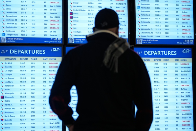 Thời tiết khắc nghiệt c&agrave;n qu&eacute;t Mỹ, hơn 12.000 chuyến bay bị ảnh hưởng - Ảnh 1.