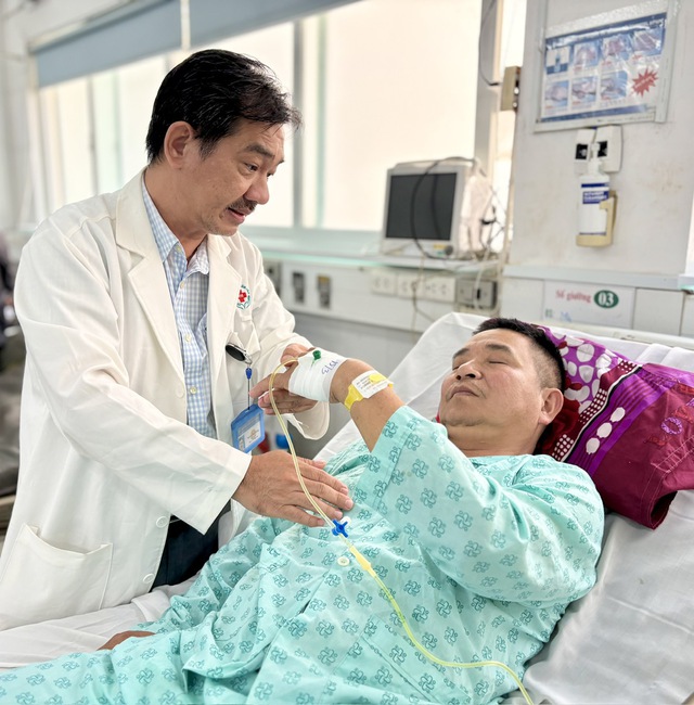 Trực thăng cấp cứu 300 triệu đồng đưa du khách đột quỵ từ Côn Đảo vào TP.HCM - Ảnh 3.