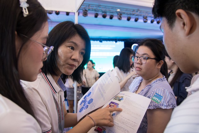 ĐH Thanh Hoa, Bắc Kinh, Ph&uacute;c Đ&aacute;n... top Trung Quốc tuyển học sinh Việt thế n&agrave;o? - Ảnh 4.