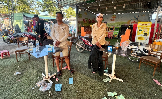 Khởi tố 21 bị can li&ecirc;n quan đến vụ lừa đảo ' bốc thăm - t&iacute;ch điểm đổi iPhone ' tại T&acirc;y Ninh - Ảnh 2.