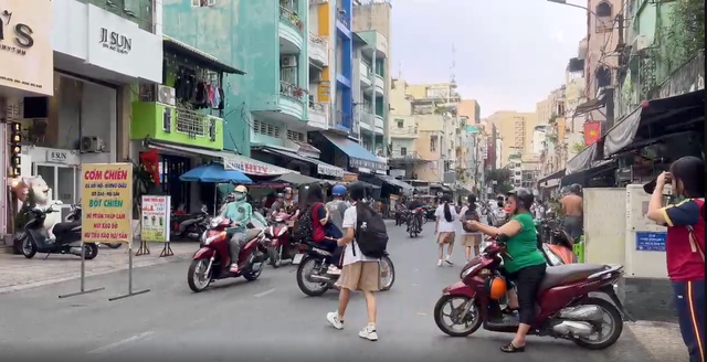 Sở Xây dựng TP.HCM nói gì về việc học sinh không có vỉa hè đi bộ?- Ảnh 3. Sở Xây dựng TP.HCM nói gì về việc học sinh không có vỉa hè đi bộ?- Ảnh 3.