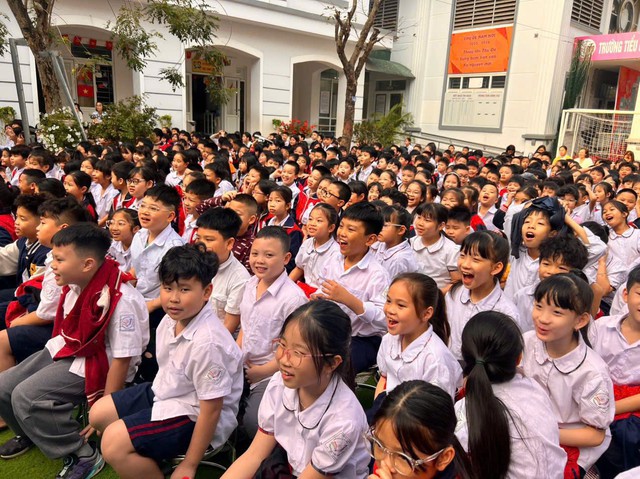 Phụ huynh nghĩ g&igrave; khi học sinh được học trường gần nh&agrave;?- Ảnh 1.