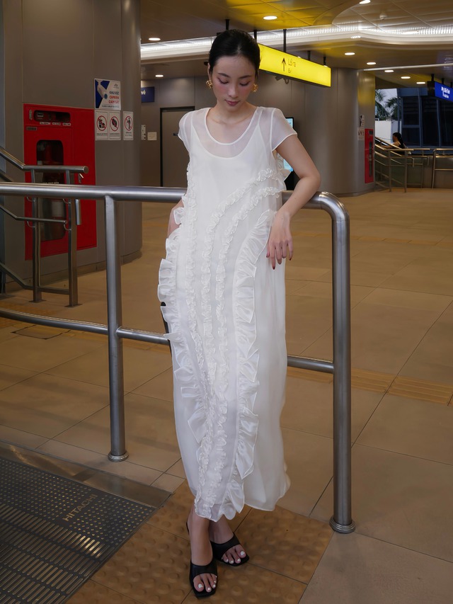 Đầm bèo nhún đa tầng tạo nét đẹp bay bổng, lãng mạn- Ảnh 6. Đầm bèo nhún đa tầng tạo nét đẹp bay bổng, lãng mạn- Ảnh 6.