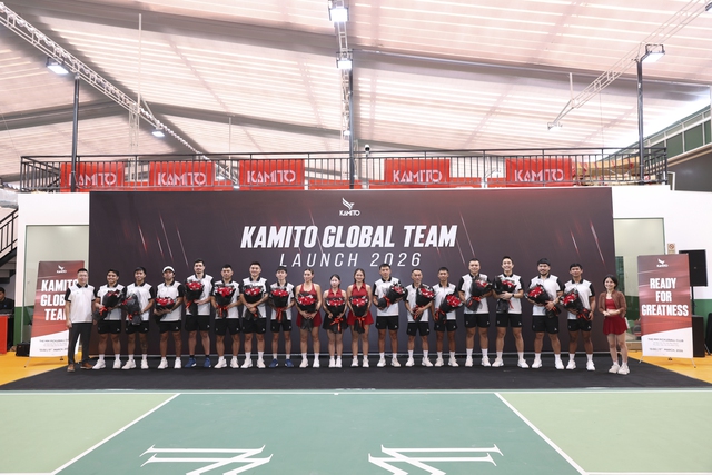 Cựu danh thủ Nguyễn Hồng Sơn xuất hiện trong ngày Lý Hoàng Nam đón đồng đội mới- Ảnh 1.