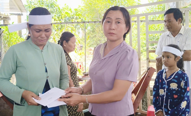 Thăm hỏi gia đình hai công nhân ở Cà Mau tử vong do điện giật- Ảnh 2.