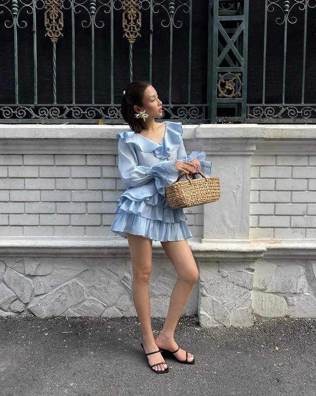 Đầm bèo nhún đa tầng tạo nét đẹp bay bổng, lãng mạn- Ảnh 5. Đầm bèo nhún đa tầng tạo nét đẹp bay bổng, lãng mạn- Ảnh 5.