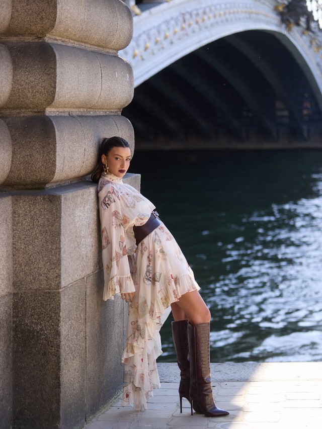 Đầm bèo nhún đa tầng tạo nét đẹp bay bổng, lãng mạn- Ảnh 4. Đầm bèo nhún đa tầng tạo nét đẹp bay bổng, lãng mạn- Ảnh 4.