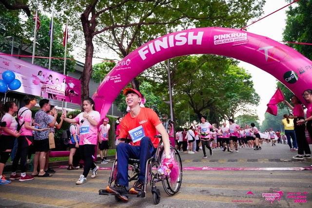 Nếu cả đời n&agrave;y kh&ocirc;ng rực rỡ th&igrave; sao?: Đ&acirc;y l&agrave; c&aacute;ch của thanh ni&ecirc;n khiếm khuyết - Ảnh 2.