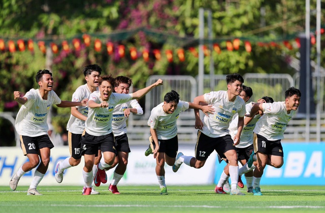 Tại sao thủ m&ocirc;n xuất sắc của HUTECH bật kh&oacute;c khi rời s&acirc;n cuối trận?- Ảnh 2.