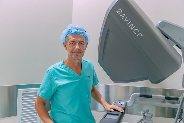 TS-BS Robert Riche: &lsquo;Robot da Vinci Xi gi&uacute;p tăng cơ hội bảo tồn thi&ecirc;n chức l&agrave;m mẹ&rsquo; - Ảnh 2.