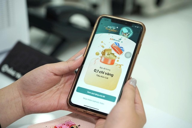  Tối 20.3: &lsquo;Đại tiệc hạnh ph&uacute;c&rsquo; ABBank đổ bộ, nh&acirc;n đ&ocirc;i cơ hội nhận v&agrave;ng 24K  - Ảnh 2.