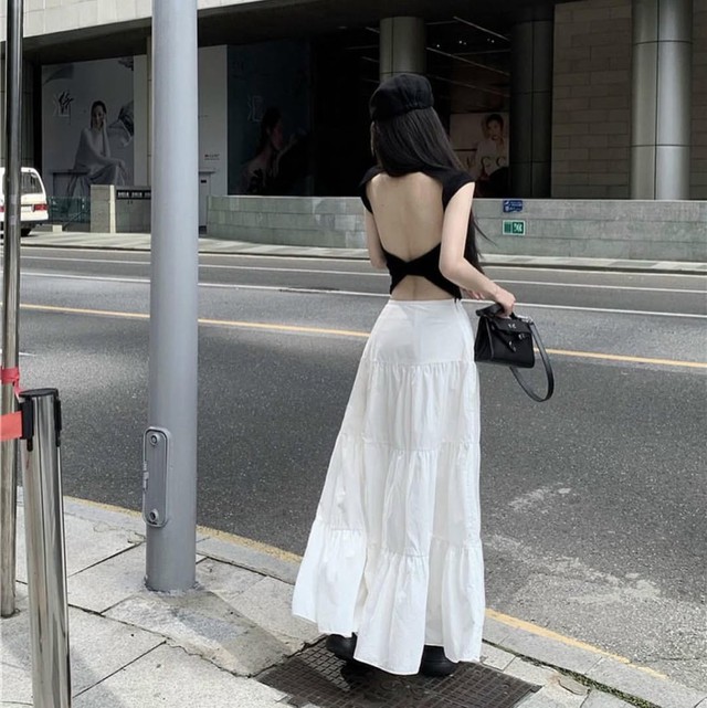 Cách khoe lưng trần gợi cảm mà vẫn tinh tế với áo hở lưng- Ảnh 3.